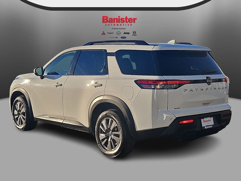 2025 Nissan Pathfinder SV