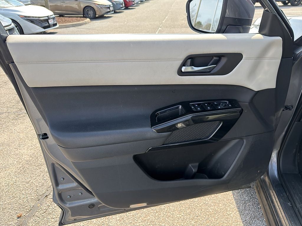 2022 Nissan Pathfinder SV