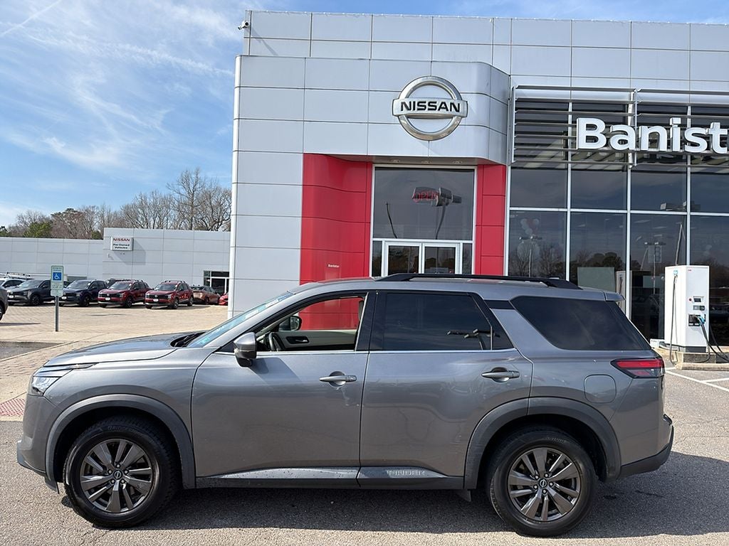 2022 Nissan Pathfinder SV