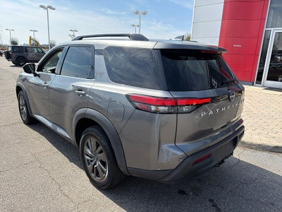 2022 Nissan Pathfinder SV