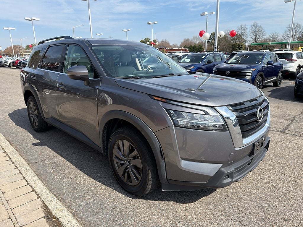 2022 Nissan Pathfinder SV