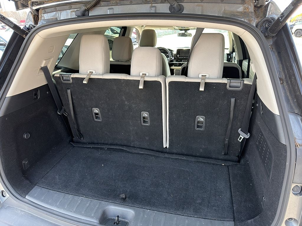 2022 Nissan Pathfinder SV