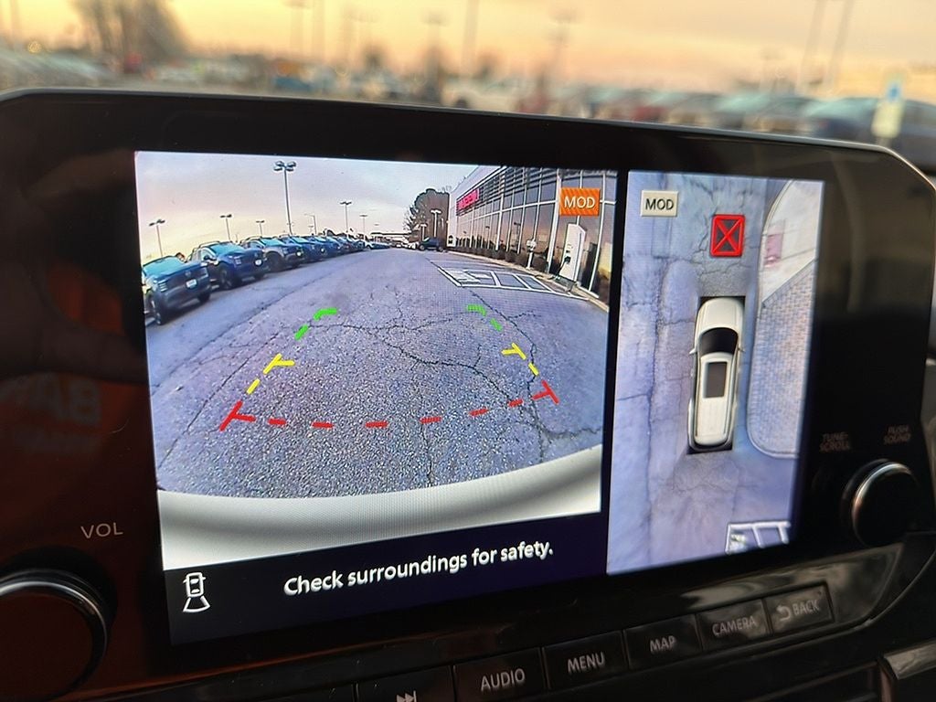 2023 Nissan Pathfinder SL