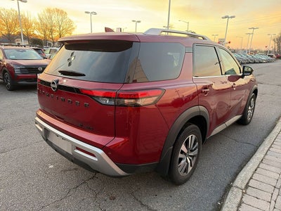 2023 Nissan Pathfinder SL