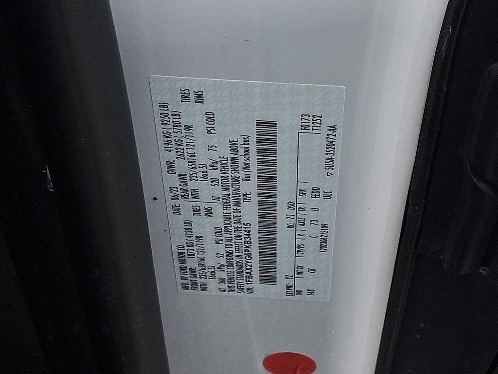 2023 Ford Transit Wagon XLT