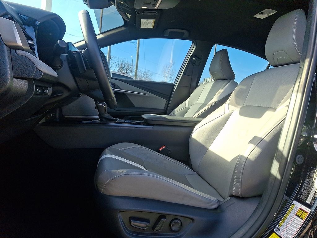 2025 Toyota Camry Hybrid SE