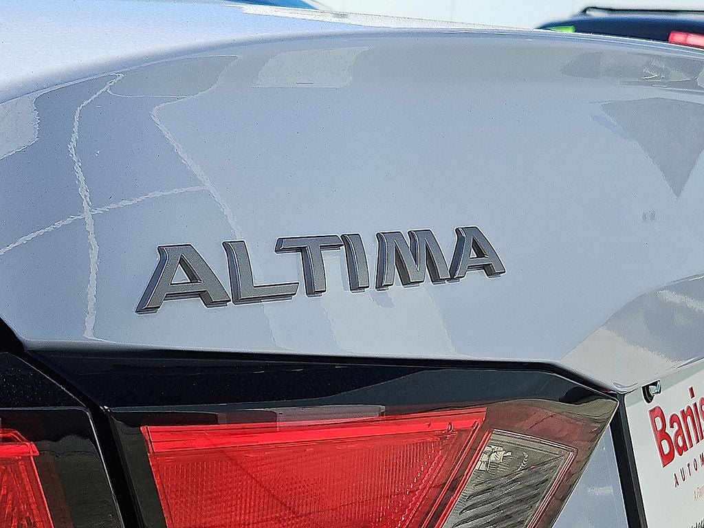 2025 Nissan Altima SR