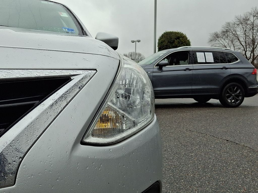 2018 Nissan Versa SV