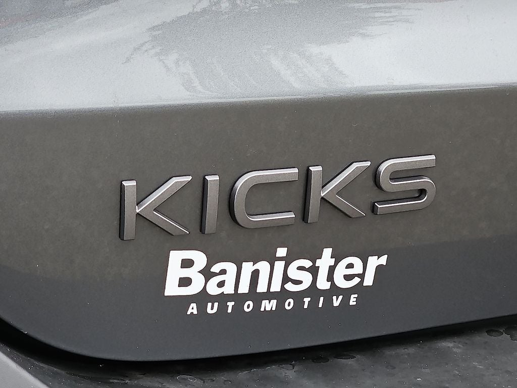 2025 Nissan Kicks SR