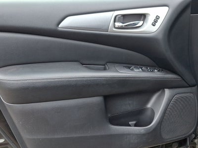 2017 Nissan Pathfinder SL