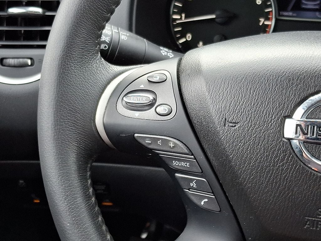 2017 Nissan Pathfinder SL