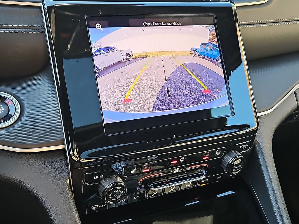 2025 Jeep Grand Cherokee GRAND CHEROKEE LAREDO X 4X4