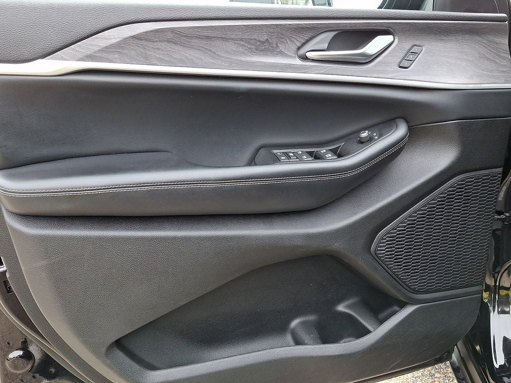 2023 Jeep Grand Cherokee L Limited 4x2