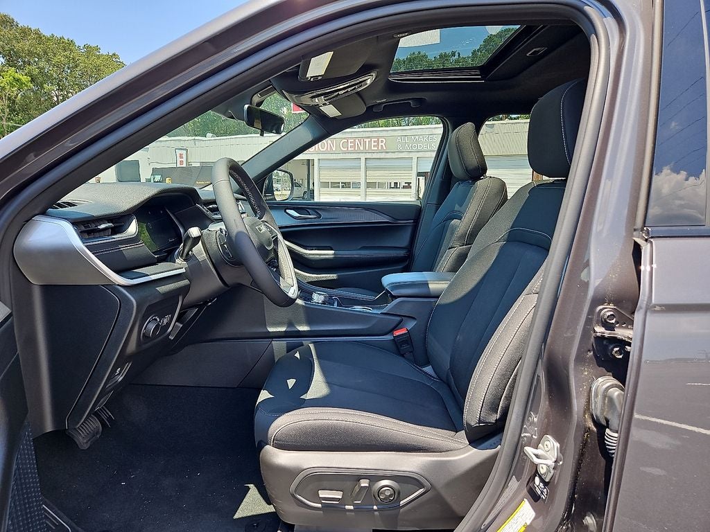 2025 Jeep Grand Cherokee GRAND CHEROKEE L LAREDO X 4X4