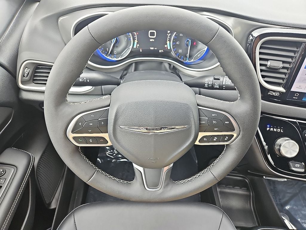 2025 Chrysler Voyager VOYAGER LX