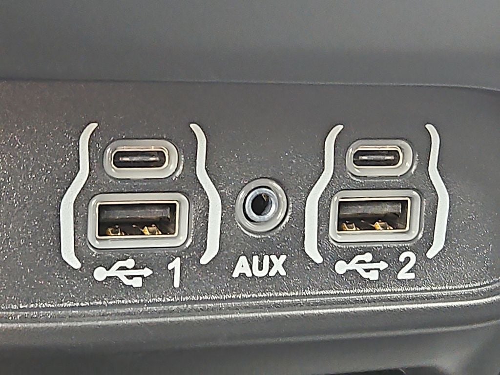 2025 Chrysler Voyager VOYAGER LX