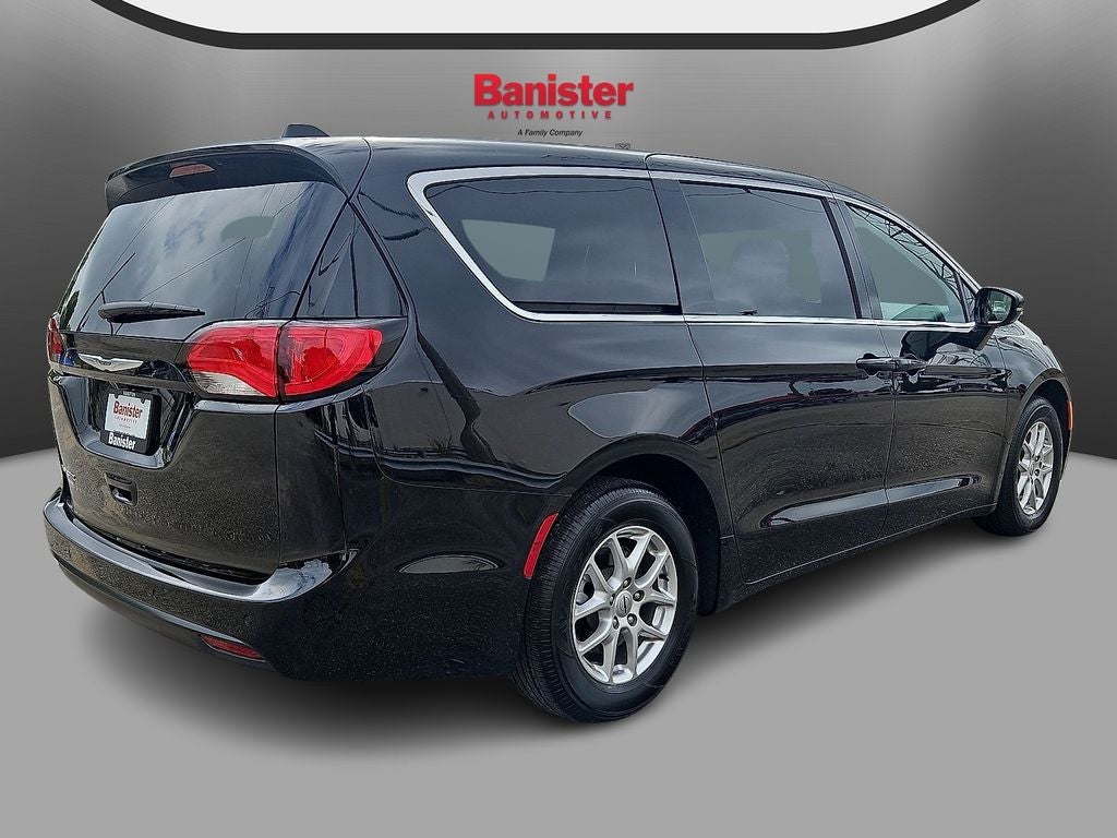 2025 Chrysler Voyager VOYAGER LX