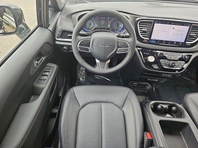 2025 Chrysler Voyager VOYAGER LX